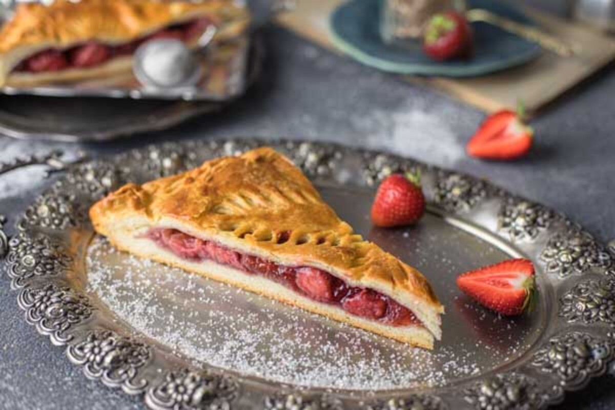 Пирог со свежей клубникой — изображение 2