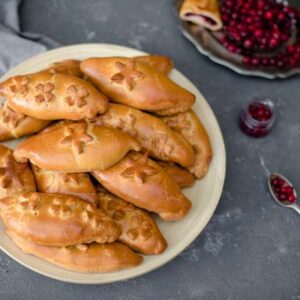 Постные пирожки с брусникой