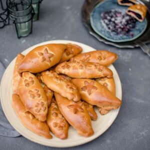 Постные пирожки с черникой